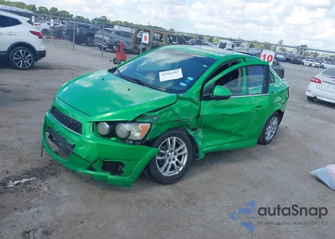 2015 Chevrolet Sonic Lt Manual из США, поврежденный, VIN 1G1JD5SB2F4135768
